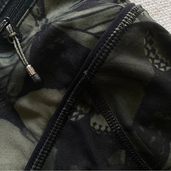 LULULEMON Pace Rival Army Green Camo Butterfly Crop 22” Leggings  Size 4 - Picture 15 of 15